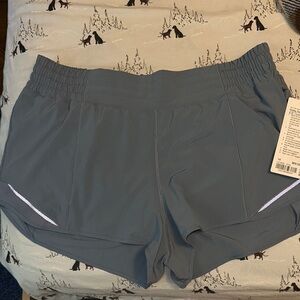 lululemon athletica Women's Gray Athletic HOTTY HOT Shorts